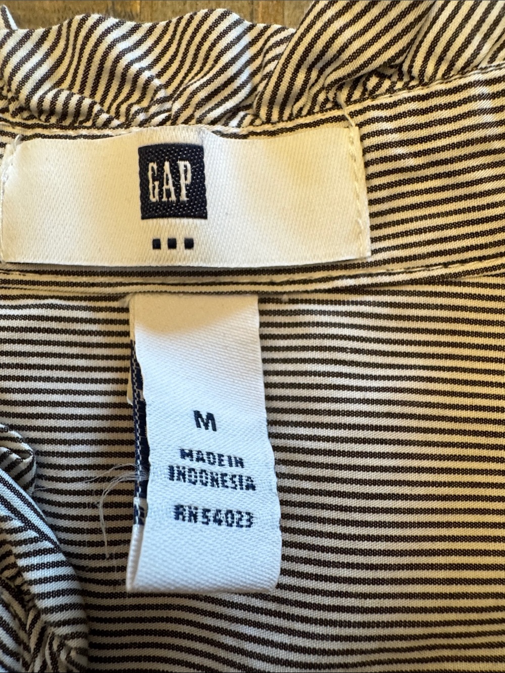 GAP Gray Ruffle Front Button-Down Shirt - Picture 2 of 4